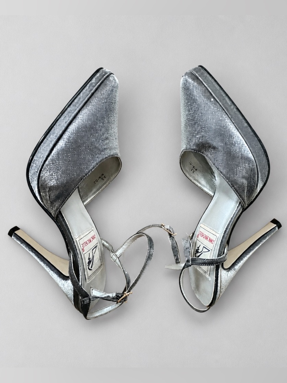 Vintage Anne Michelle Metallic Silver Pointed Toe Heels 5.5 Y2K